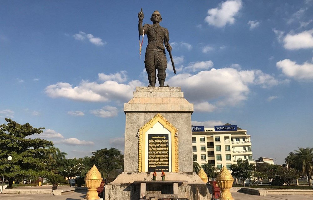 Fa Ngum Statue